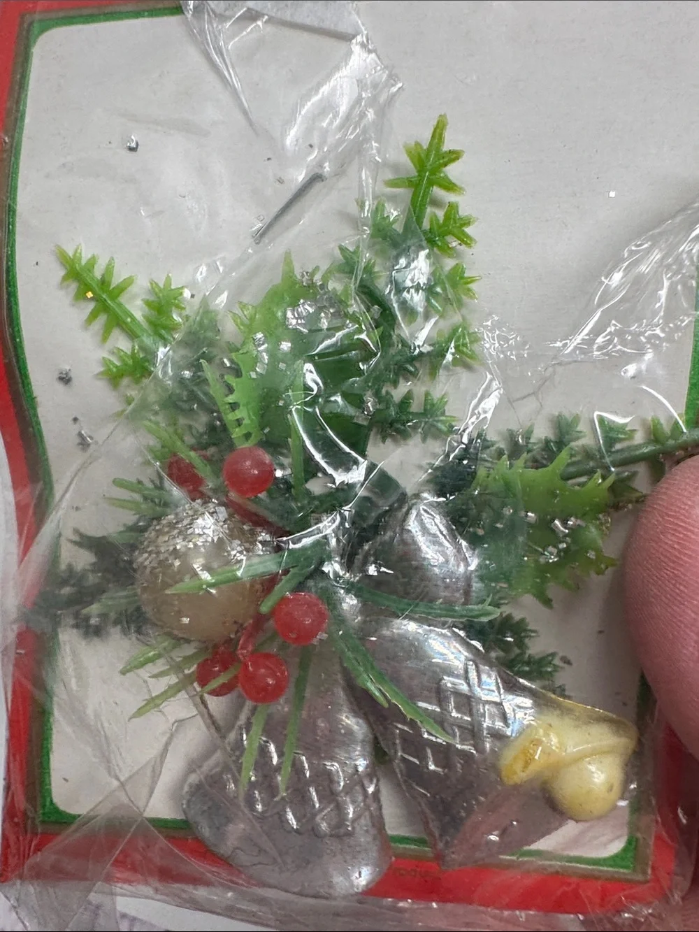 VINTAGE COMMODORE CHRISTMAS GIFT TIE ONS LOT OF 4 FLAWS PLASTIC BELLS PINE SPRIG